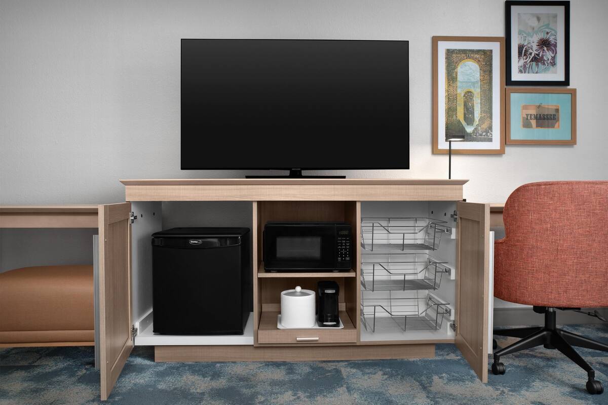 Room, 2 Queen Beds, Accessible, Non Smoking (mob/hearing acc w/ bathtub)