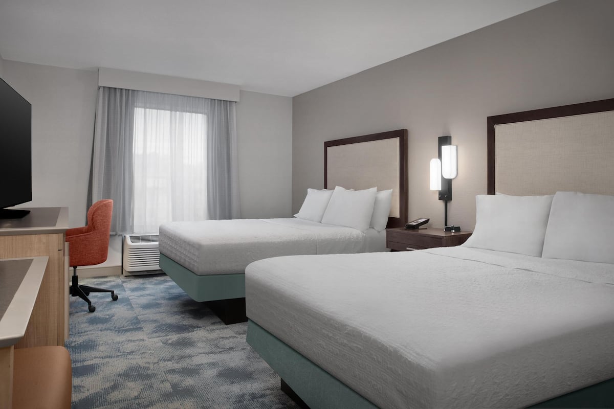 غرفة - سريران كبيران - لغير المدخنين - ثلاجة وميكروويف | أغطية فراش متميزة وألحفة محشوة بالريش وبديكورات فريدة لكل غرفة