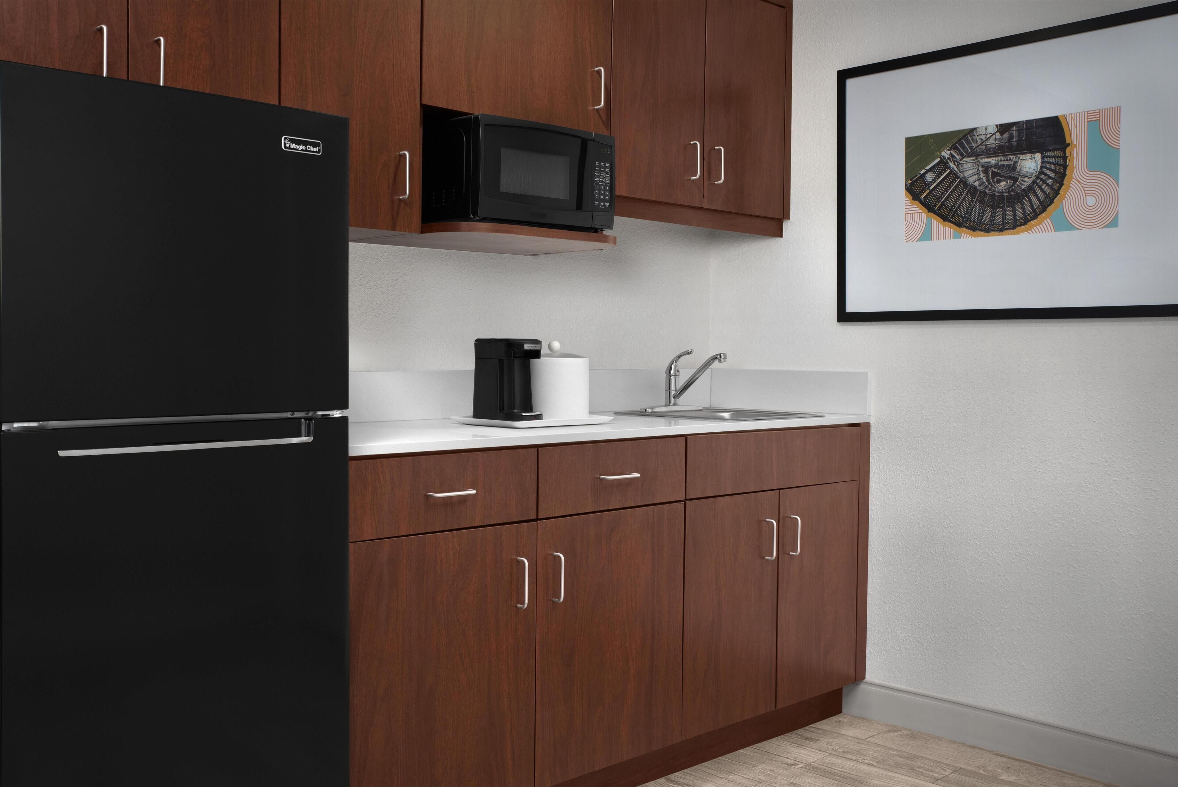 Studio, 2 Queen Beds, Non Smoking, Refrigerator & Microwave | Private kitchen | Fridge, microwave