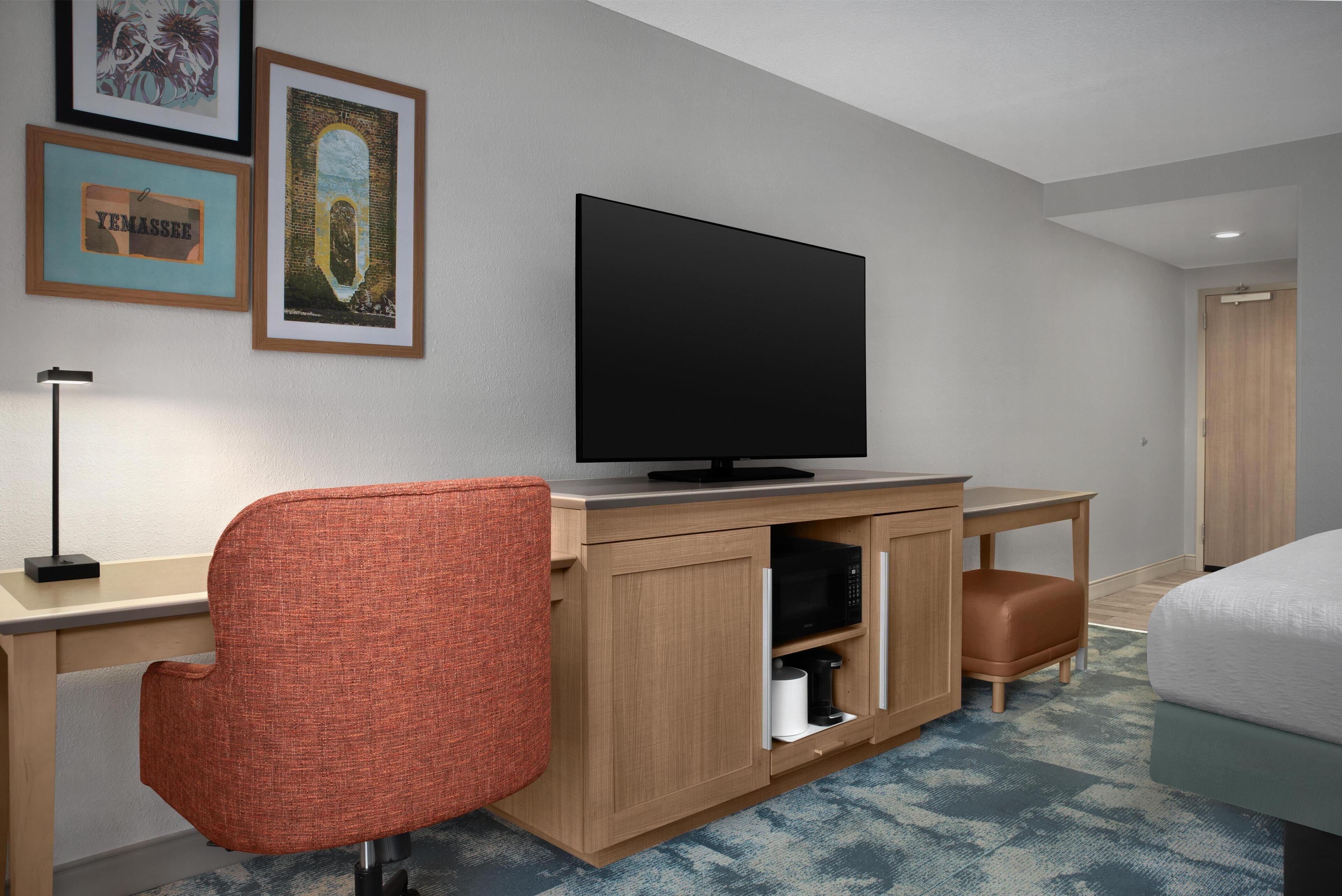 Room, 1 King Bed, Non Smoking, Refrigerator & Microwave | Premium bedding, down comforters, individually decorated