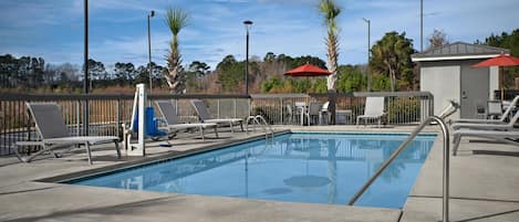 Alberca al aire libre por temporada