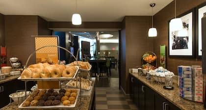 Hampton Inn & Suites Boston Crosstown Center