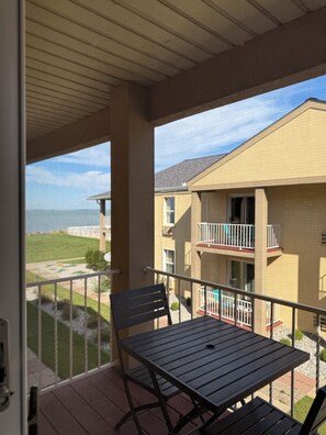 Brankas, Wi-Fi gratis, dan seprai linen