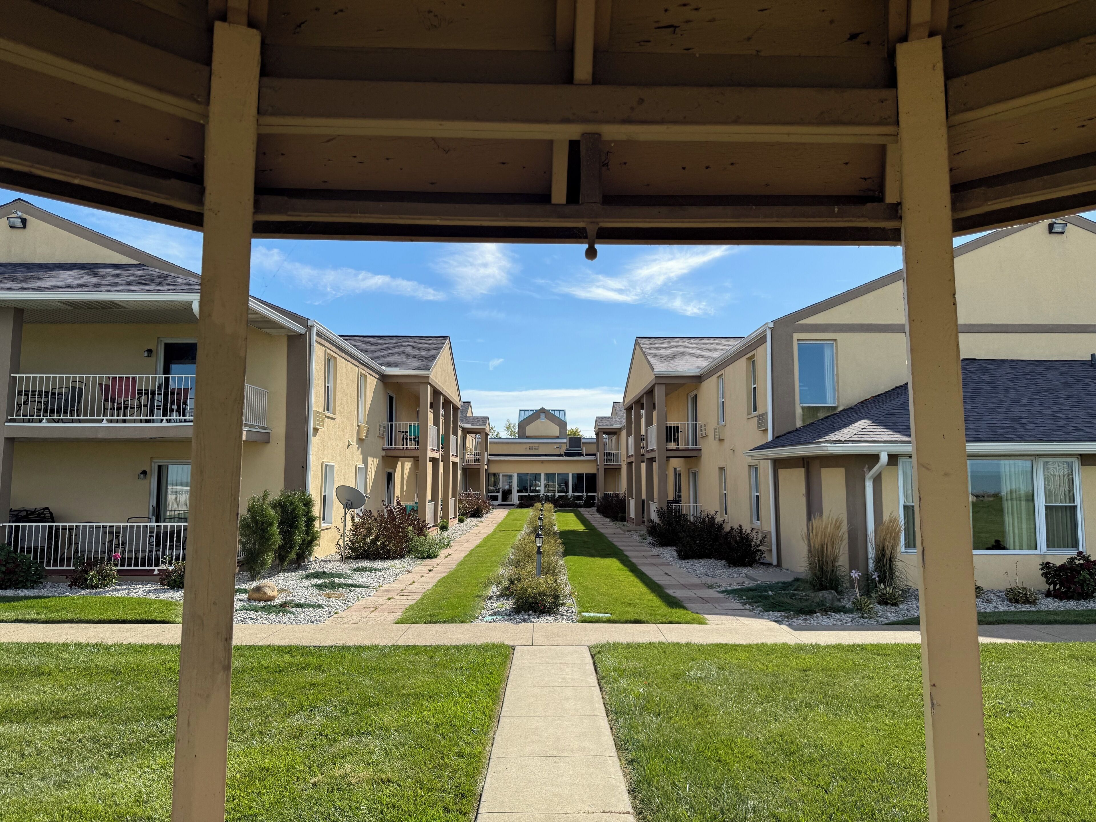 Departamento superior, varias camas, vista al lago | Terraza o patio