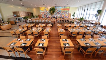 Petit déjeuner, déjeuner et dßner servis sur place