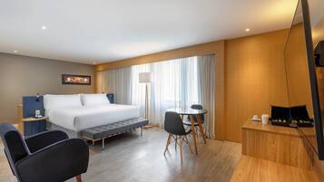 Habitación Premium, 1 cama de matrimonio grande | 1 dormitorio, ropa de cama de alta calidad, caja fuerte y escritorio