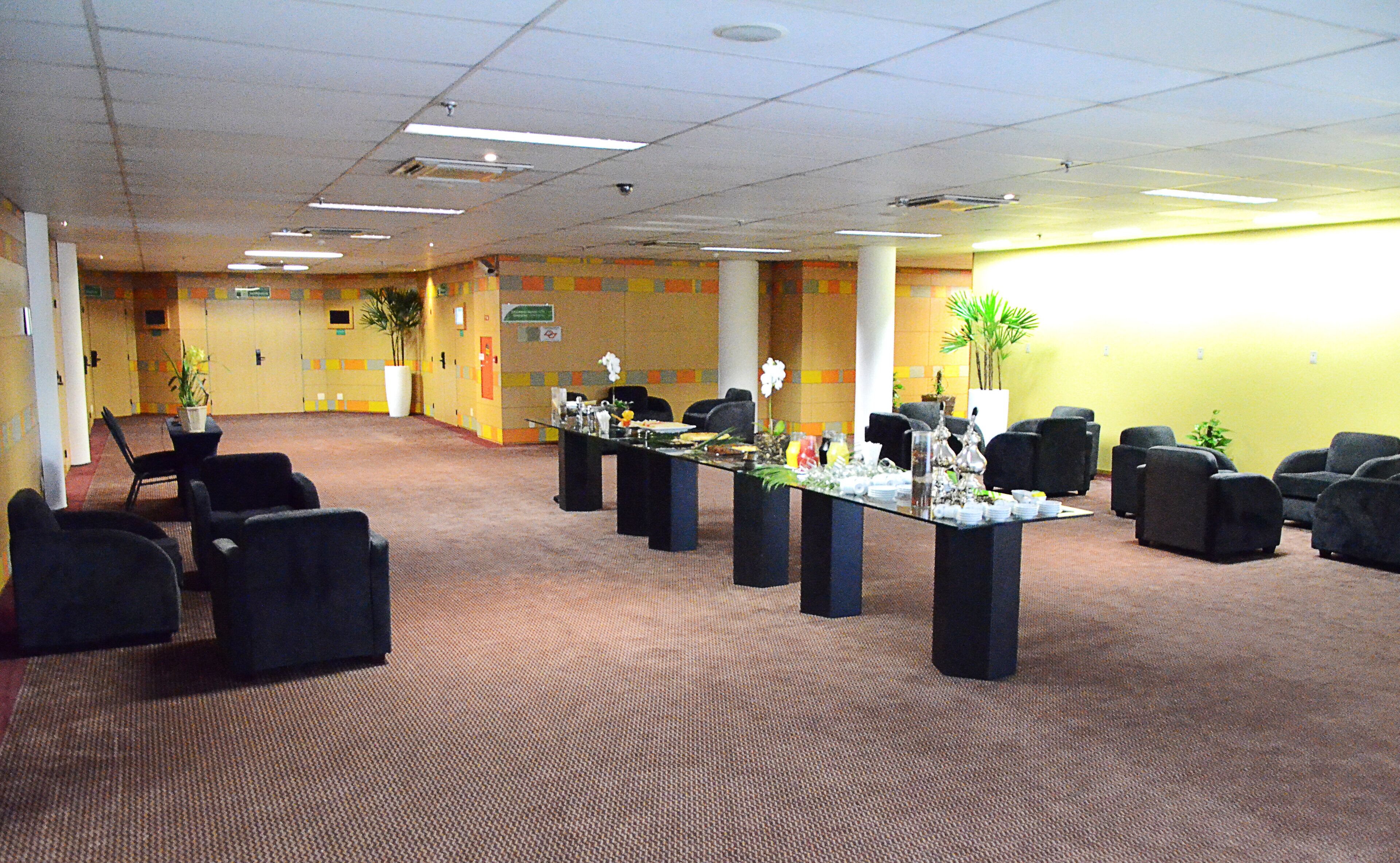 breakfast, lunch and dinner served