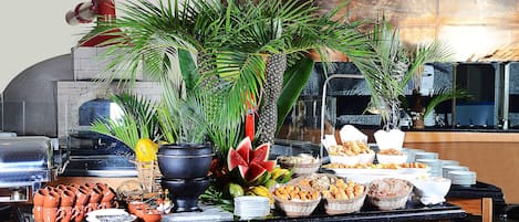 Frühstück, Mittagessen und Abendessen