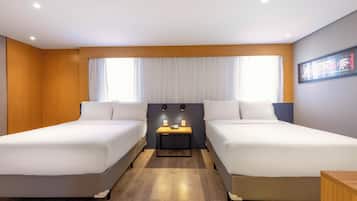 Habitació prèmium, 2 llits dobles | 1 dormitori, roba de llit d'alta qualitat i caixa forta a l'habitació
