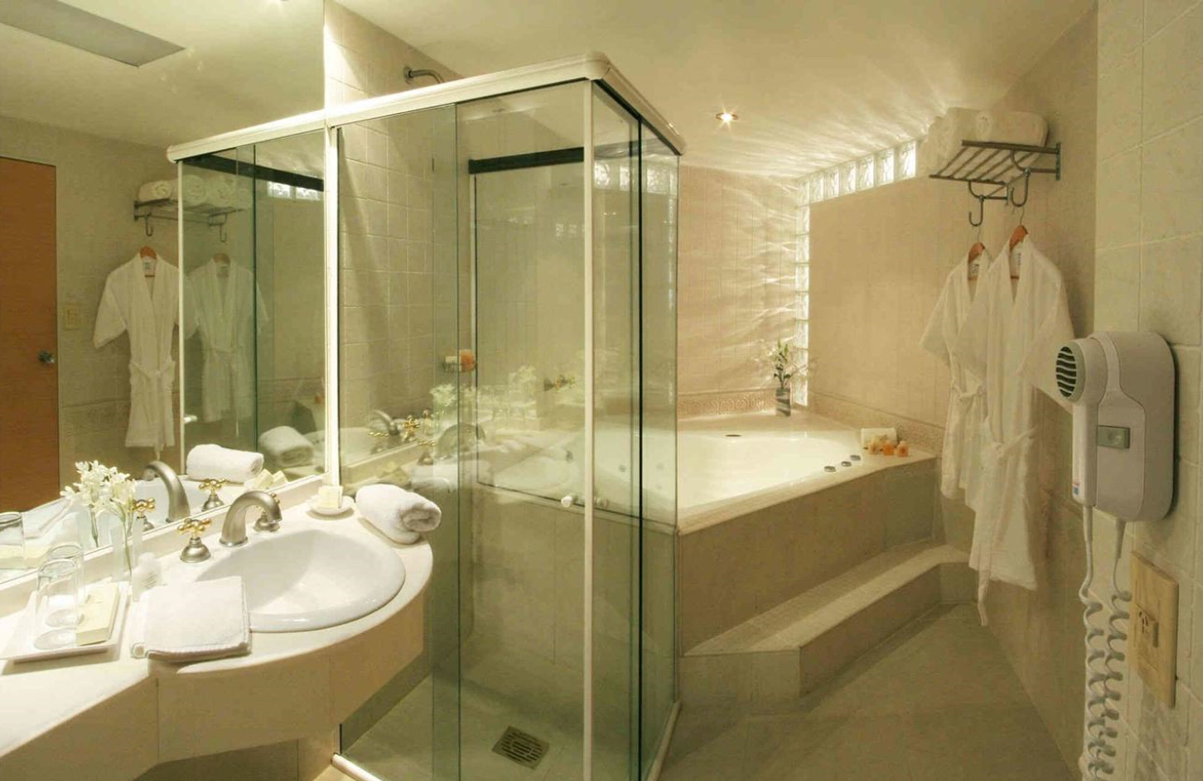 luxury double room | bathroom | combined shower/bathtub, rainfall showerhead, bidet, towels