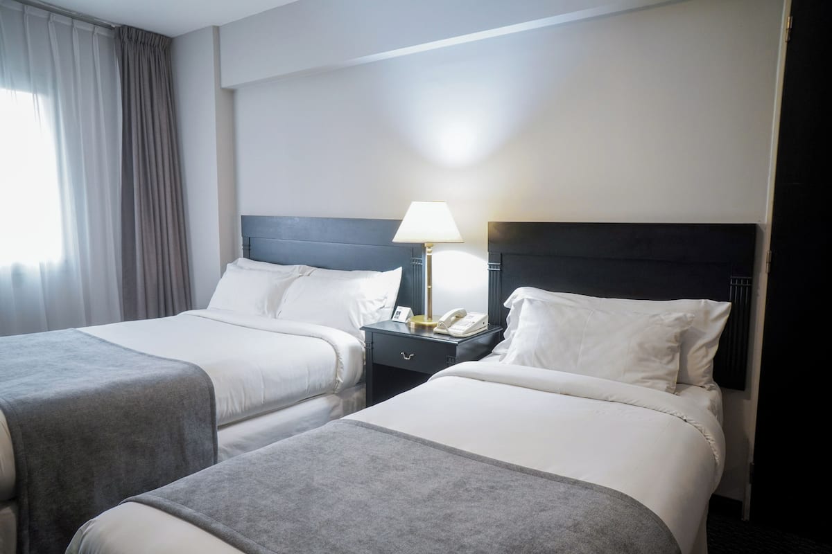 Executive Twin Room | Peti besi dalam bilik, langsir/tirai gelap terus, kalis bunyi 