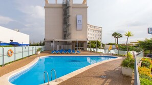 Outdoor pool, pool loungers - Flag Hotel Valencia (Massalfassar)