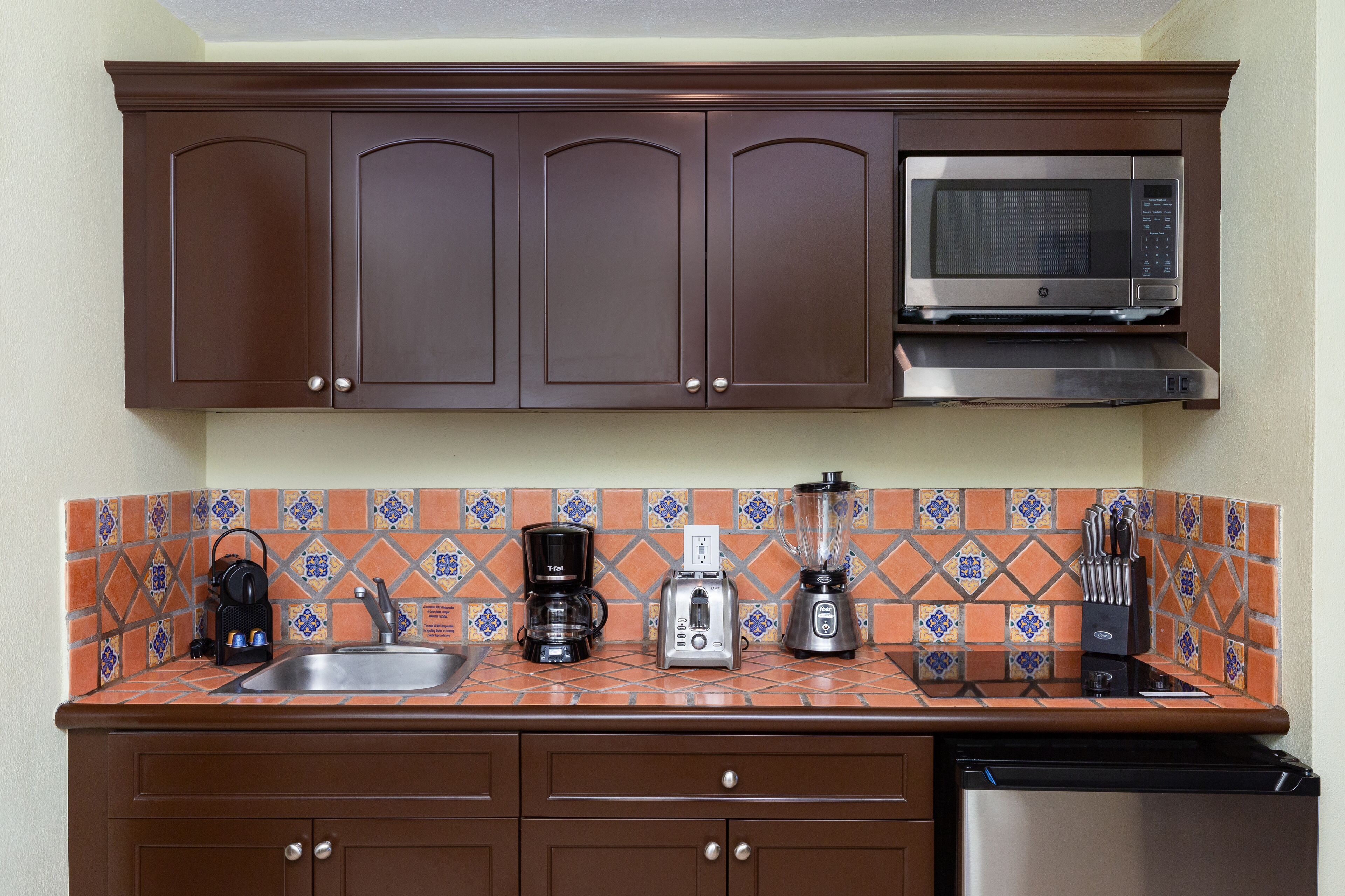 full-sized fridge, microwave, oven, dishwasher