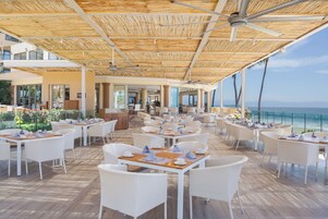 4 restaurants, breakfast, lunch, dinner served; Mexican cuisine