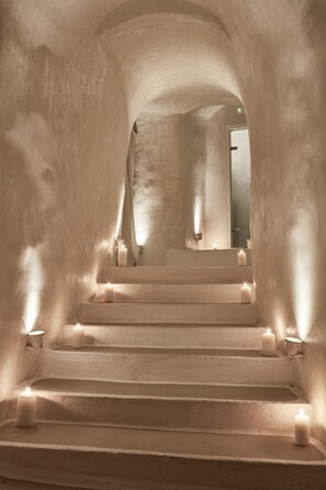 Couples treatment rooms, sauna, hot tub, steam room, hot springs