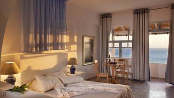 Senior Suite, Sea View | In-room safe, desk, blackout drapes, soundproofing