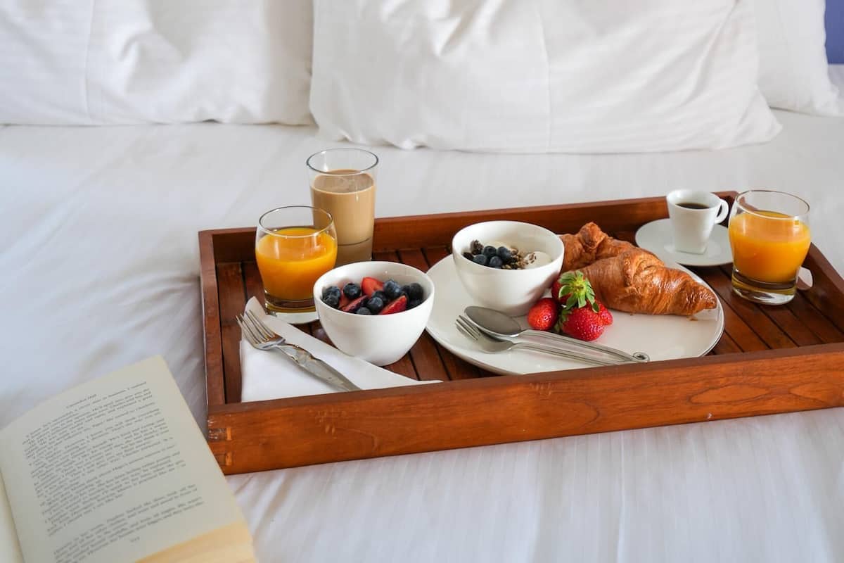 Classic Double Room, Sea View | 1 bedroom, minibar, in-room safe, desk