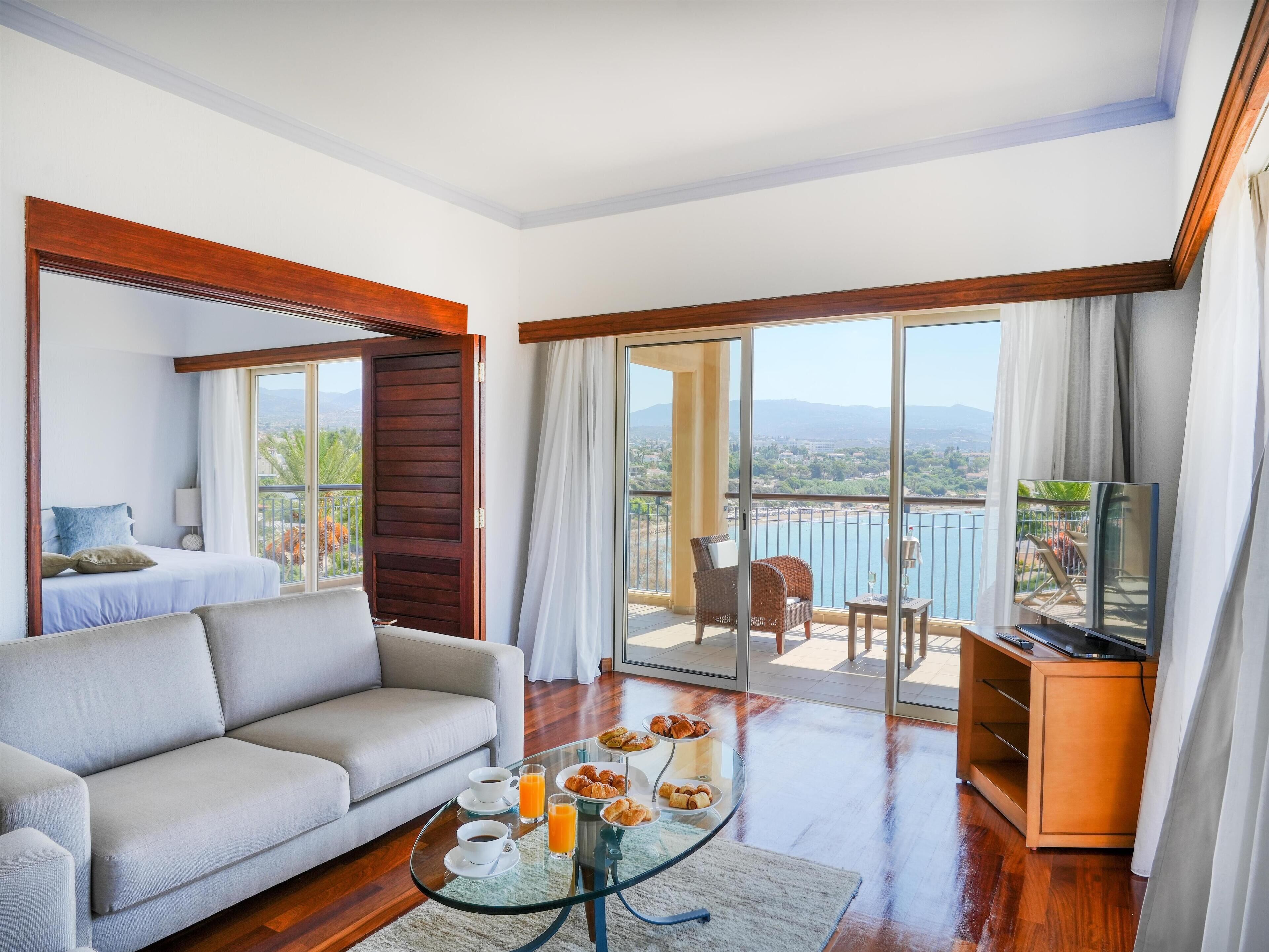 Executive Suite, 1 Bedroom, Sea View | Minibar, in-room safe, desk, blackout curtains