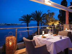 2 restaurants, breakfast, lunch served; local and international cuisine