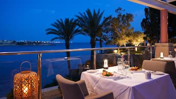 2 restaurants, breakfast, lunch served; local and international cuisine