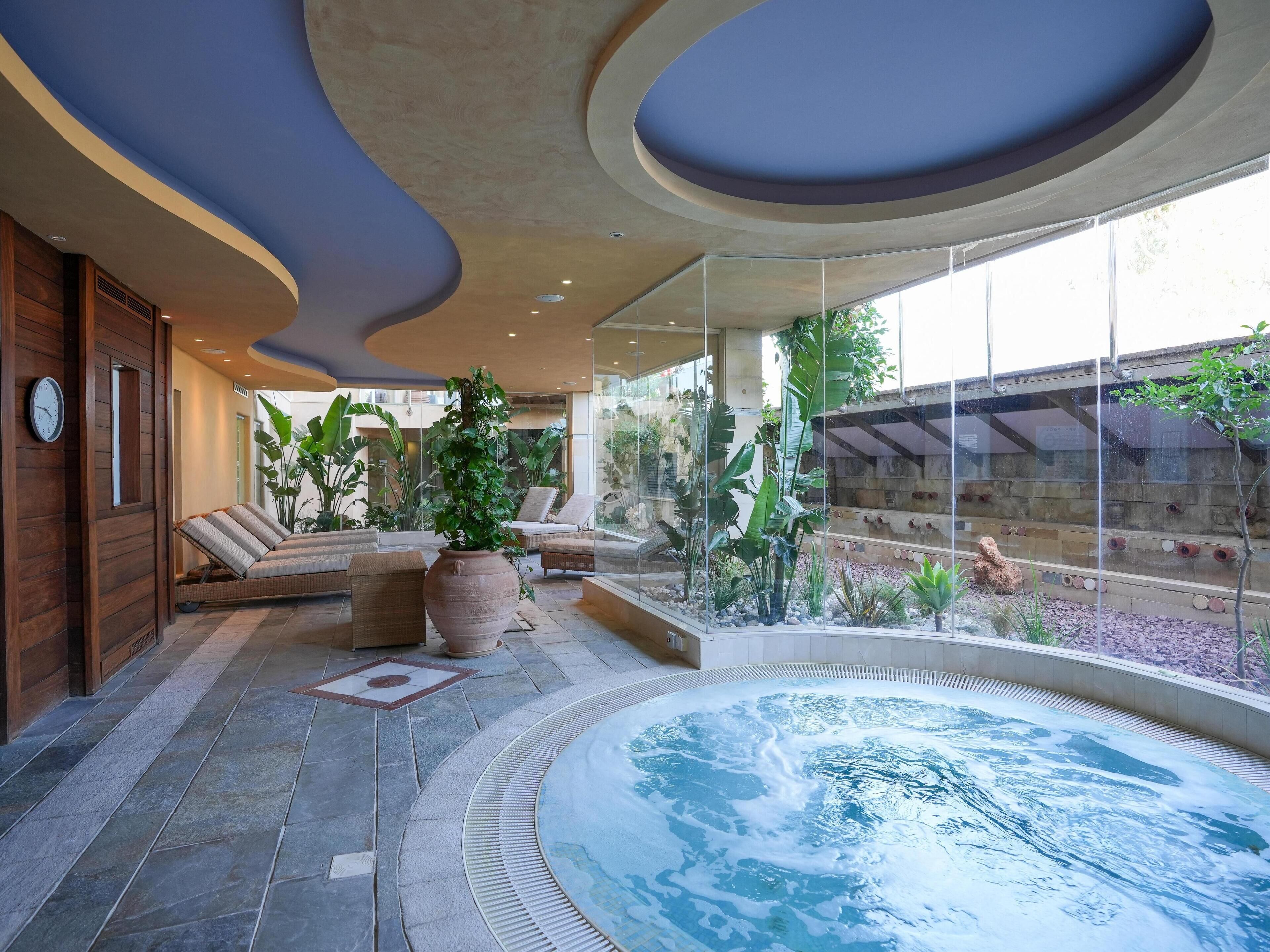 室外护理区、桑拿、热水浴缸、湿蒸房、身体护理、水疗法