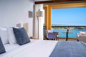 Klassieke tweepersoonskamer, uitzicht op zee | 1 slaapkamer, een minibar, een kluis op de kamer, een bureau