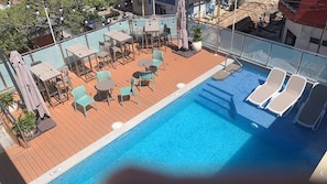 Outdoor pool, sun loungers - Victoria Regia Hotel (Iquitos)