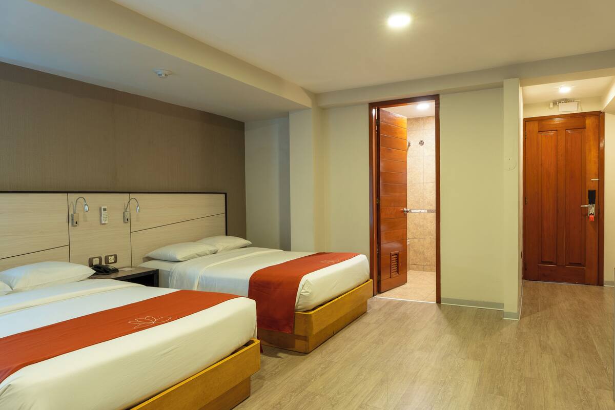 Triple Room | Minibar, in-room safe, desk, blackout drapes