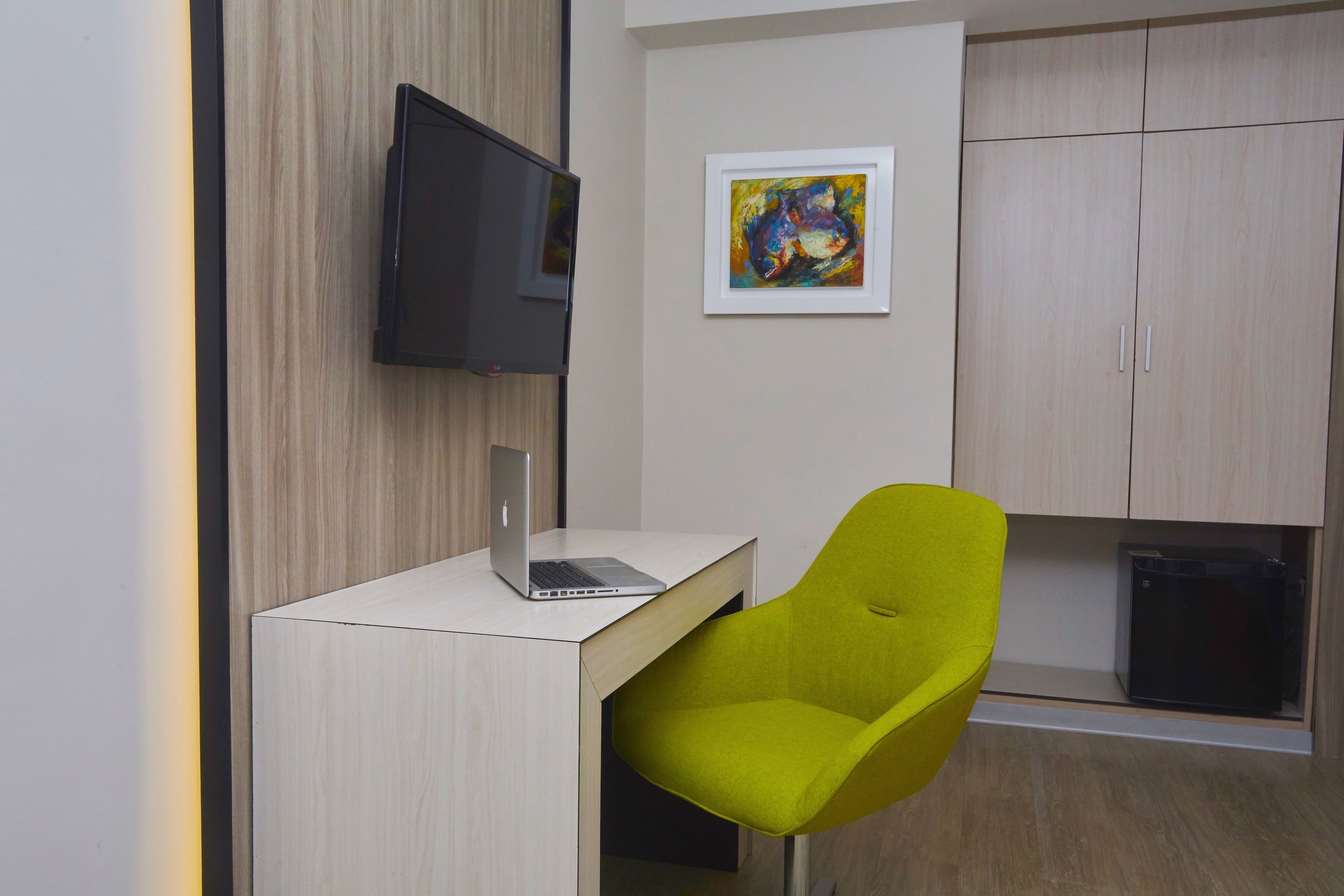 junior suite, 1 king bed | minibar, in-room safe, desk, blackout curtains