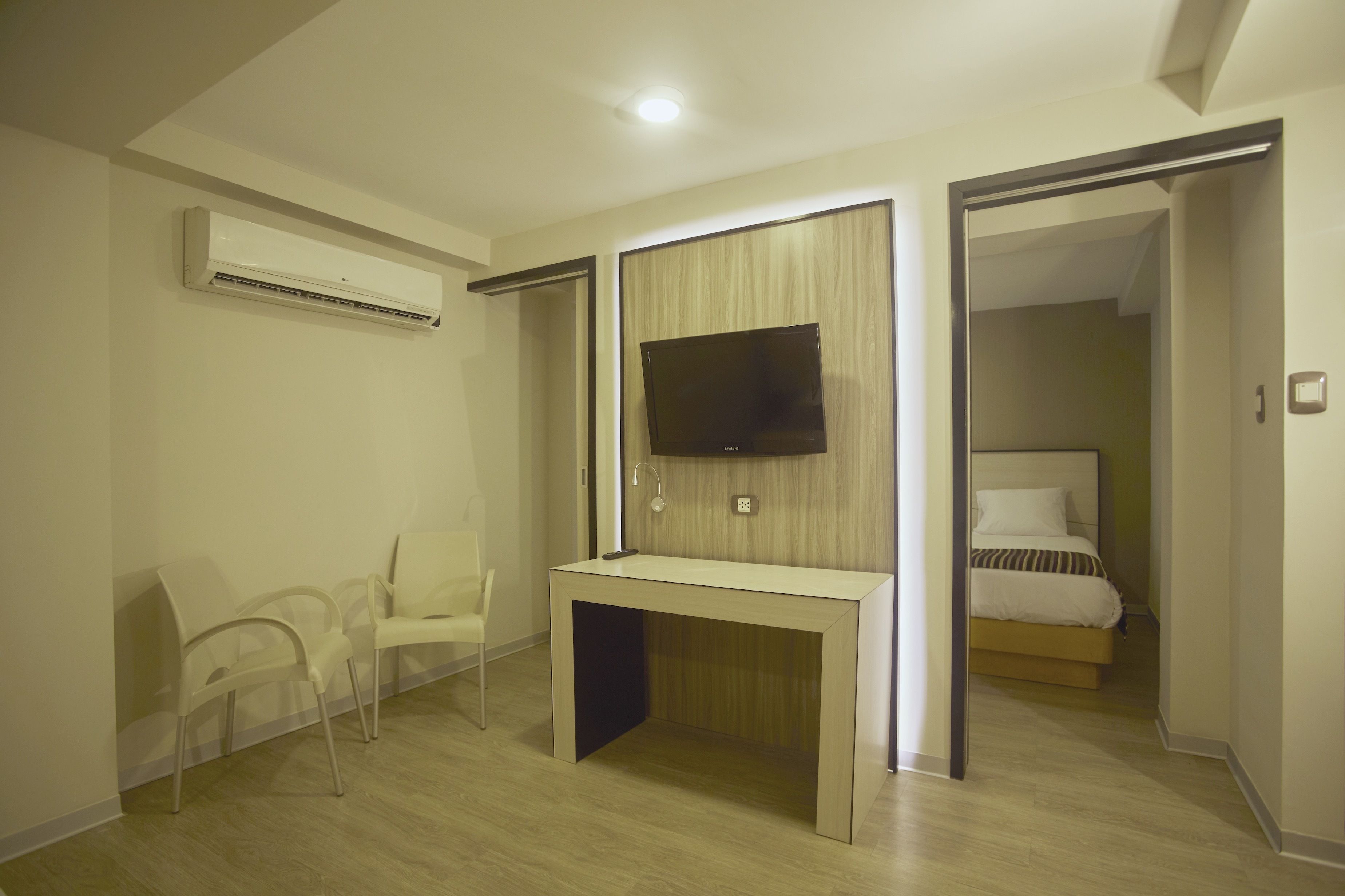 Family Room | Minibar, in-room safe, desk, blackout drapes