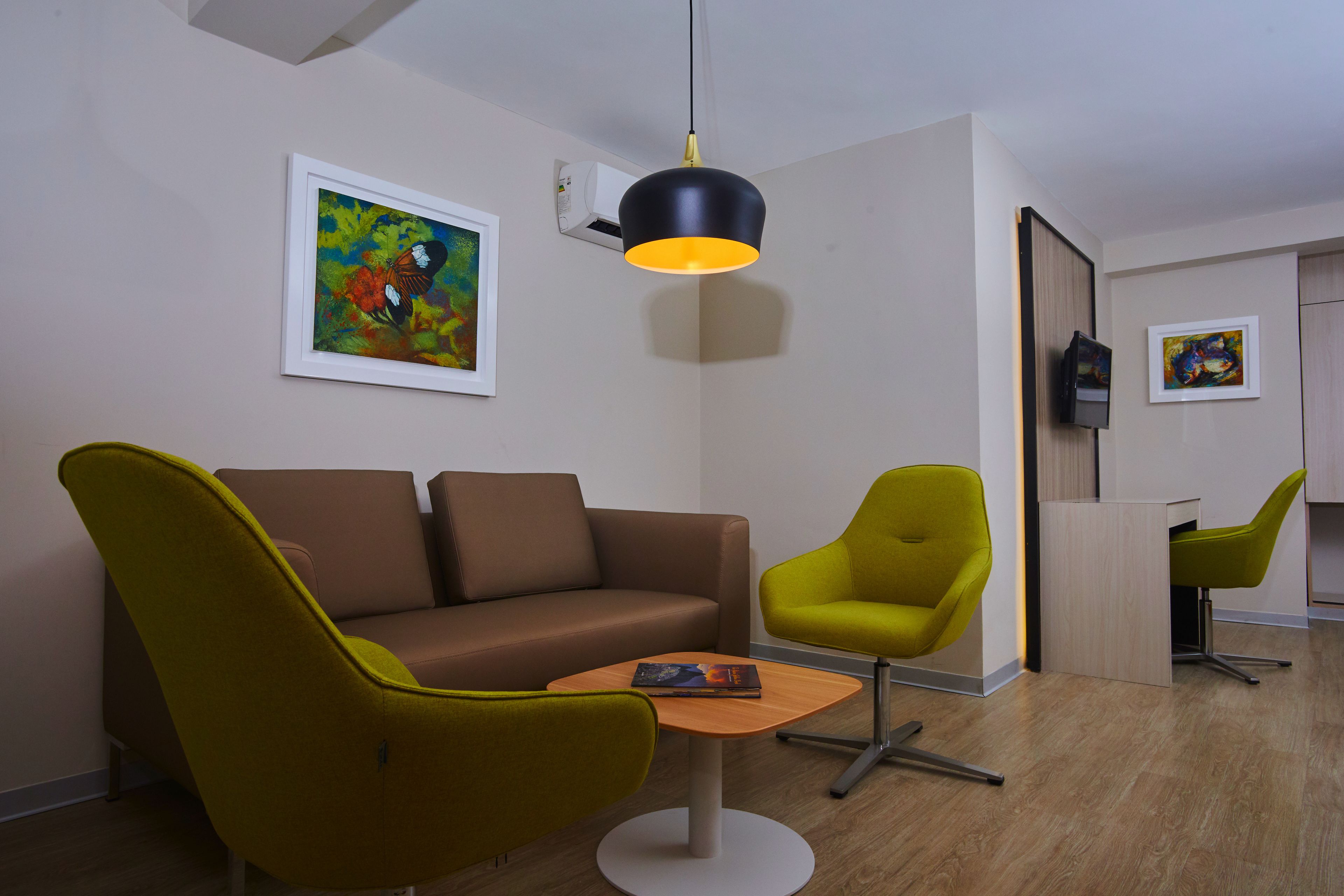 junior suite, 1 king bed | minibar, in-room safe, desk, blackout curtains