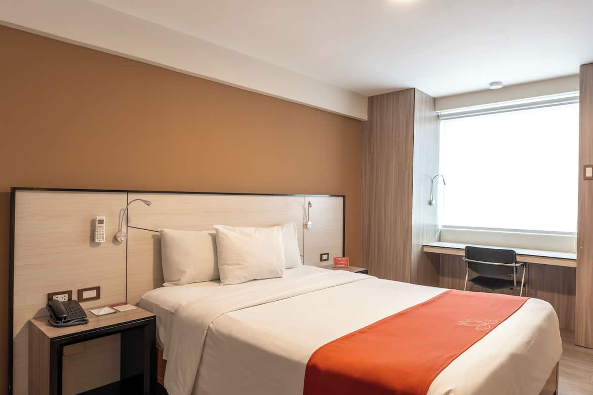 Double Room, 1 Queen Bed | Minibar, in-room safe, desk, blackout drapes