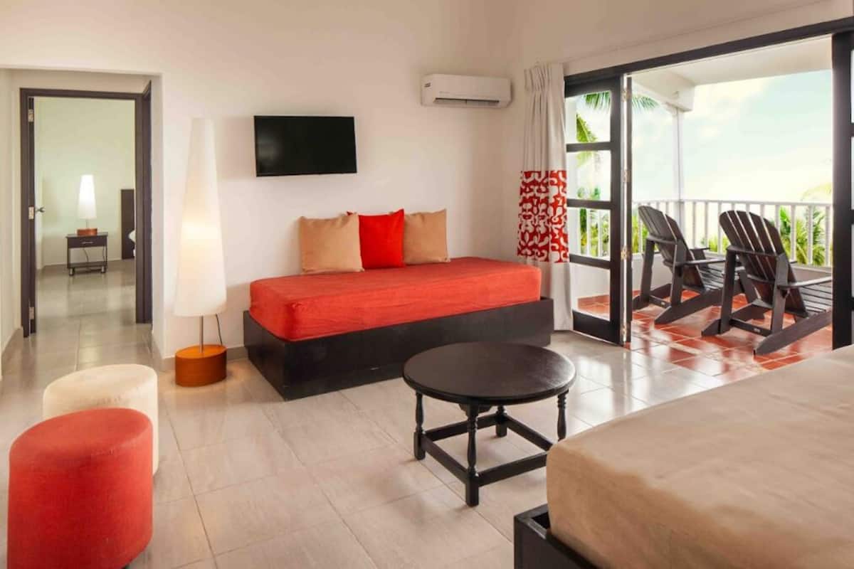 Standard Cabin | In-room safe, iron/ironing board, bed sheets