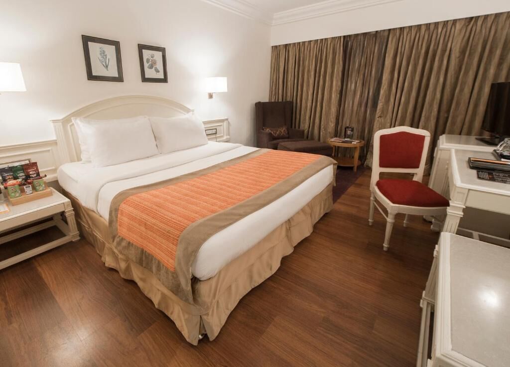 Biancheria da letto di alta qualità, minibar, cassaforte in camera