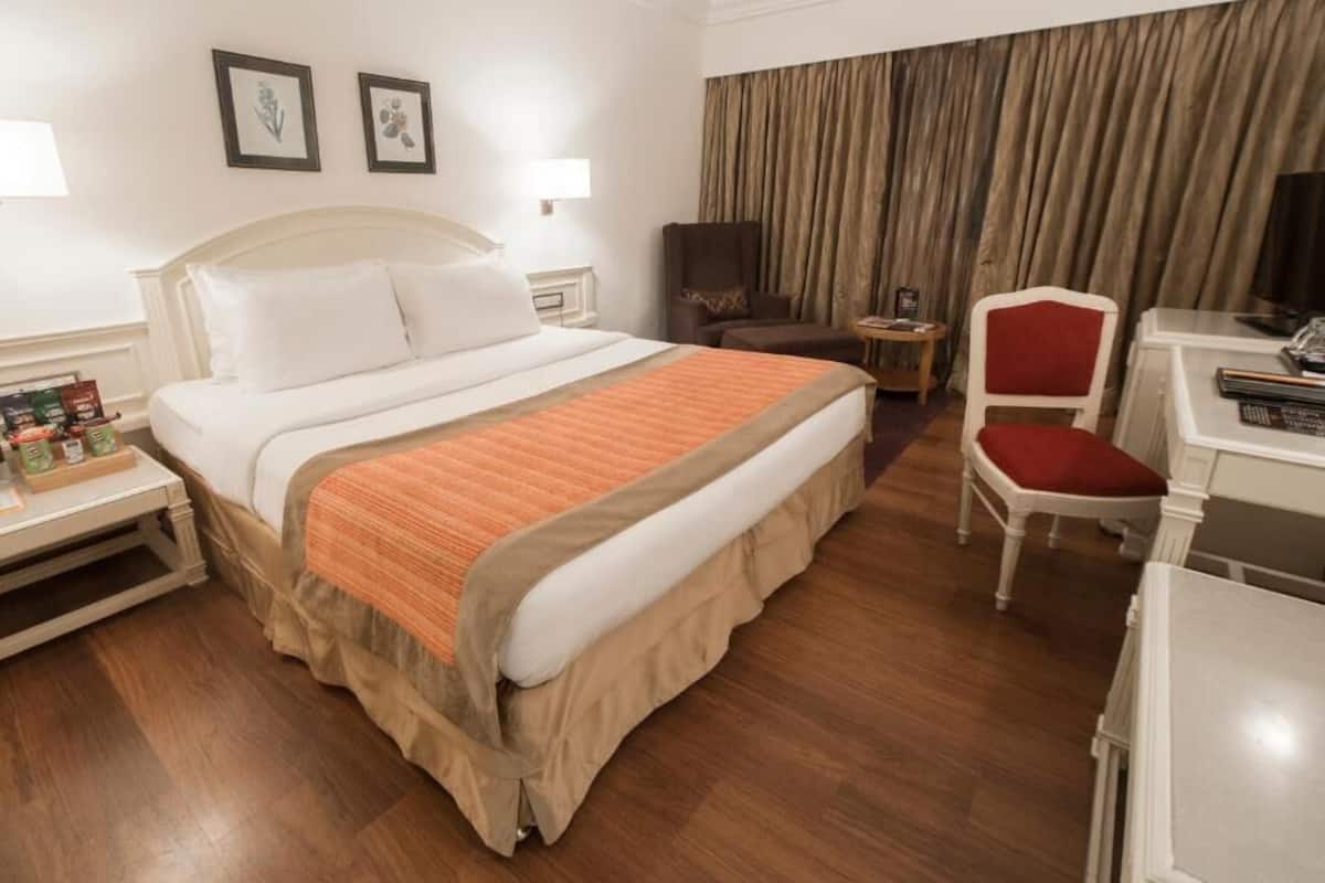 Hochwertige Bettwaren, Minibar, Zimmersafe, Schreibtisch
