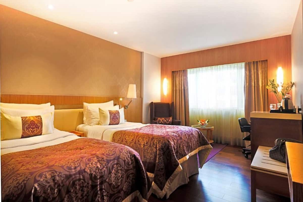 Hochwertige Bettwaren, Minibar, Zimmersafe, Schreibtisch