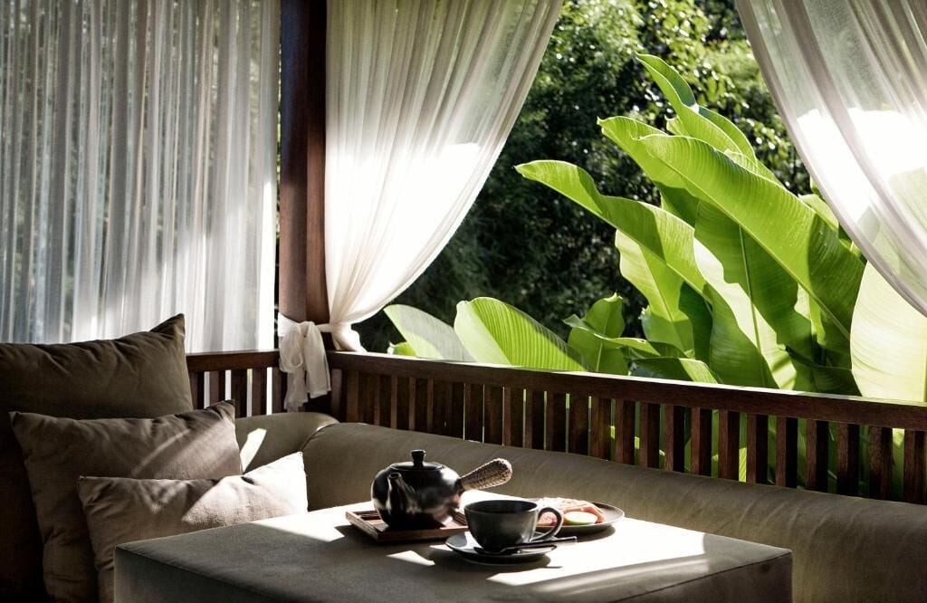 43-inch Smart TV with satellite channels, Netflix, streaming services