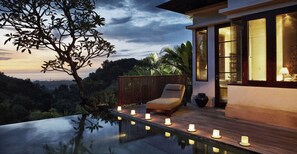 43-inch Smart TV with satellite channels, Netflix, streaming services - The Damai (Sukasada)