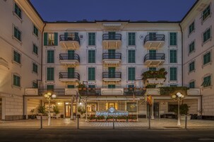 Fachada del alojamiento - Noche