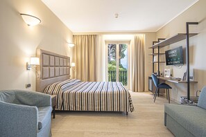 Junior Studio Suite, Sea View | 1 bedroom, down comforters, minibar, in-room safe