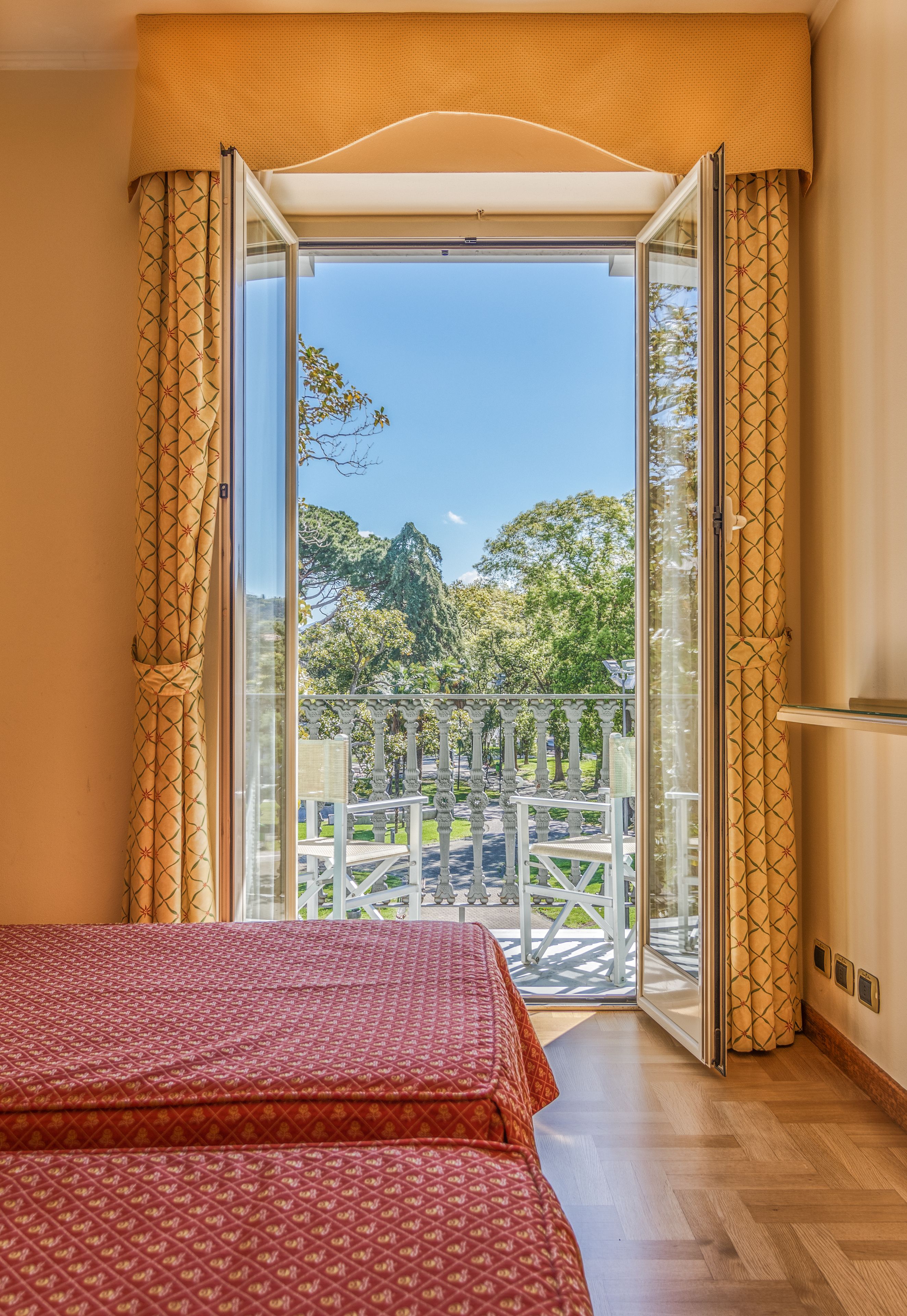 superior double room, garden view | garden view