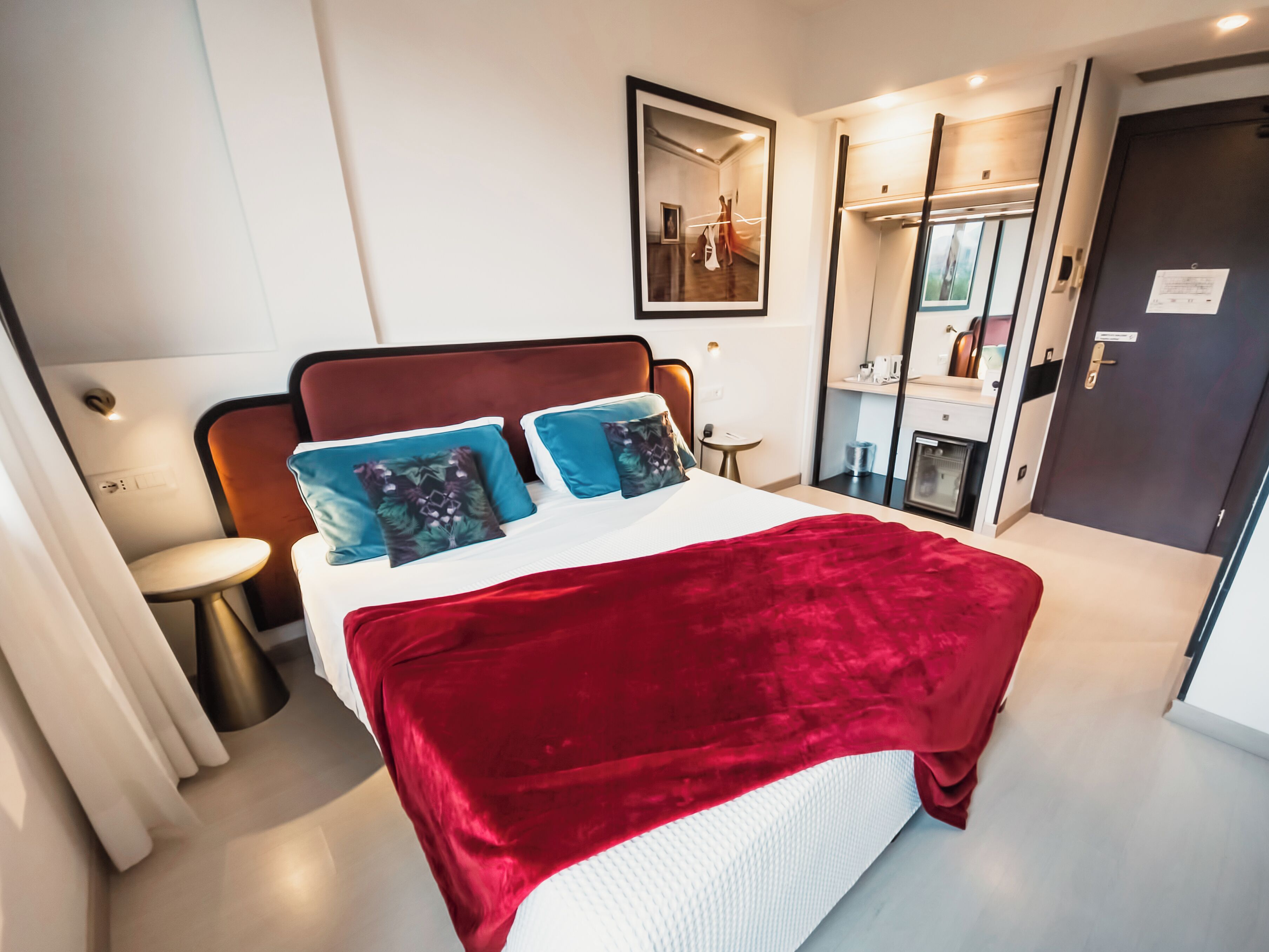 ห้องคอมฟอร์ทดับเบิลสำหรับพักเดี่ยว | มินิบาร์, ตู้นิรภัยในห้องพัก, โต๊ะทำงาน, พื้นที่ทำงานแบบใช้แล็ปท็อป