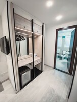 Quarto casal ou duplo clássico | Frigobar, cofres nos quartos, escrivaninha