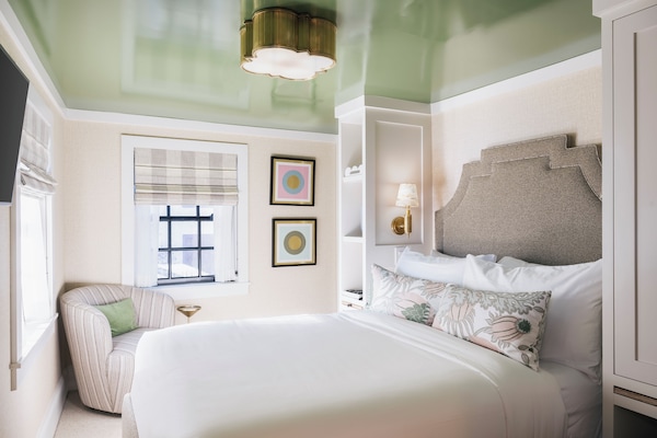 Egyptian cotton sheets, premium bedding, down duvets, pillow-top beds