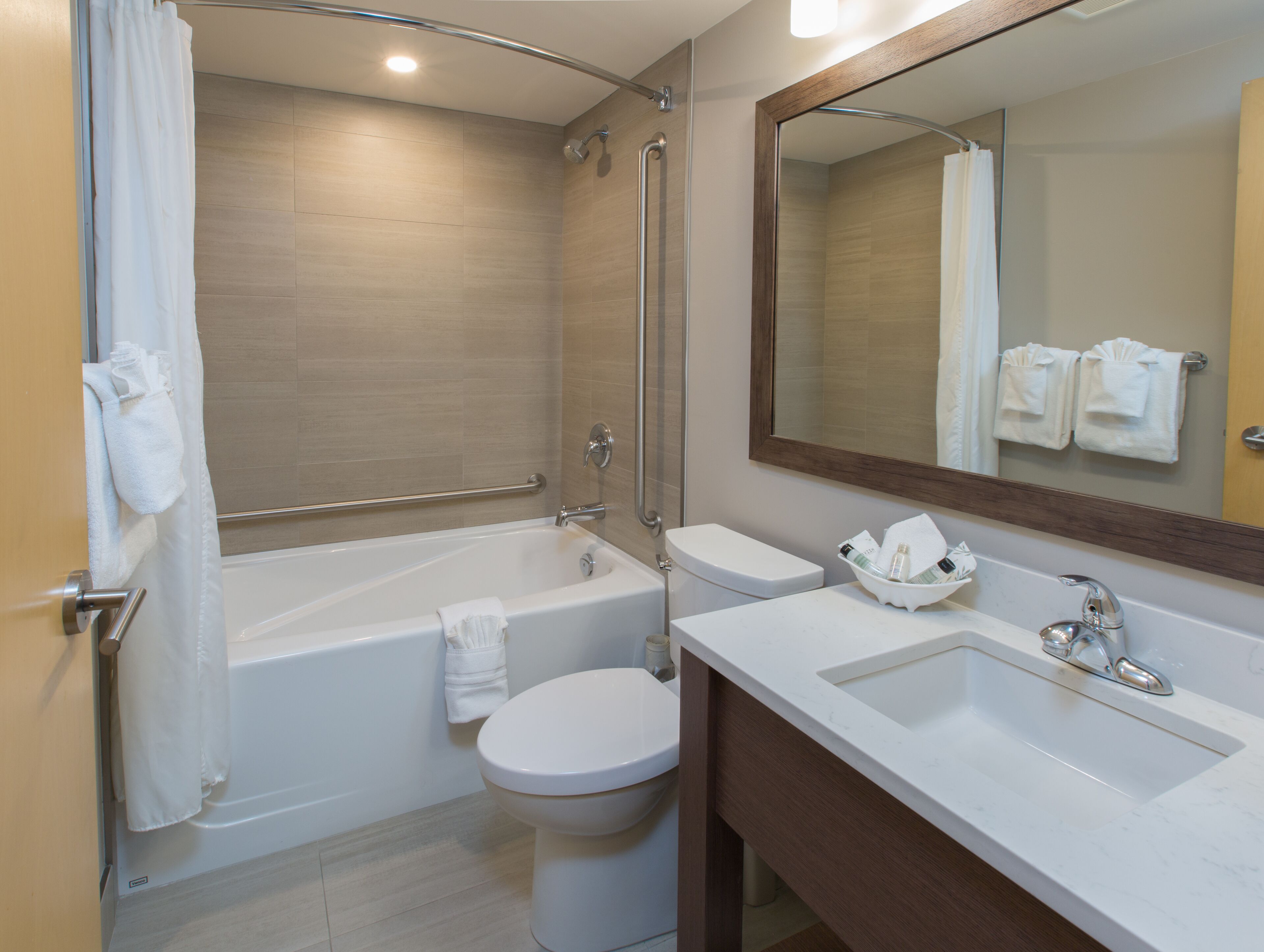 family suite, 2 queen beds | bathroom | combined shower/bathtub, eco-friendly toiletries, hair dryer, towels
