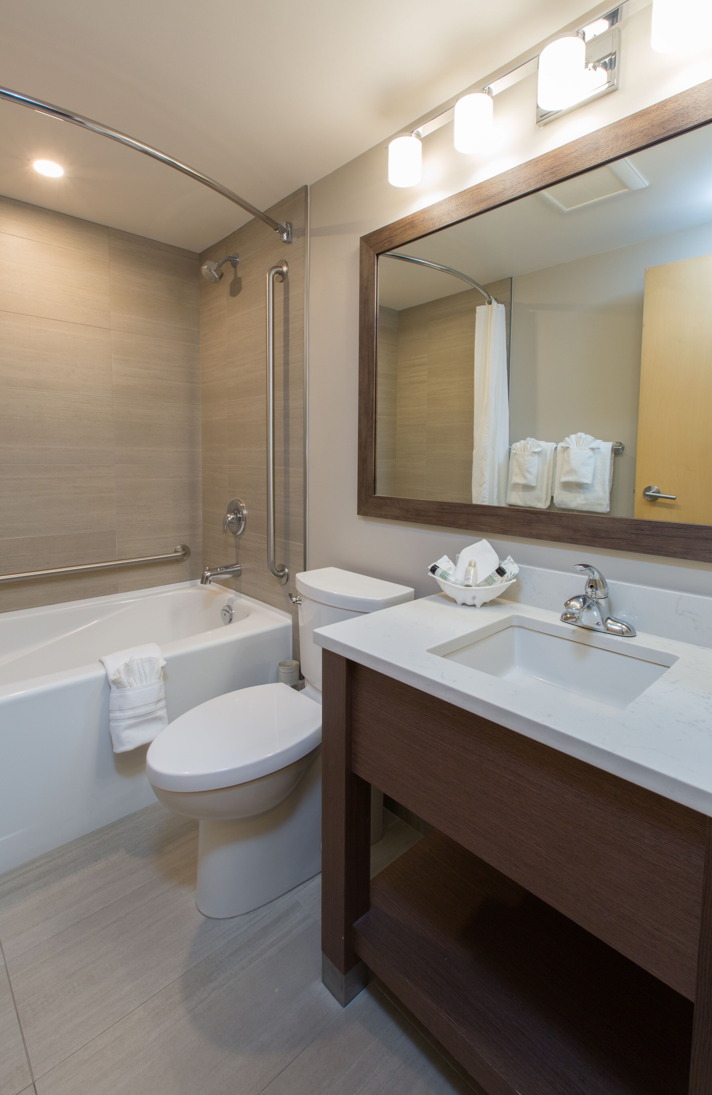 standard room, 2 queen beds | bathroom | combined shower/bathtub, eco-friendly toiletries, hair dryer, towels