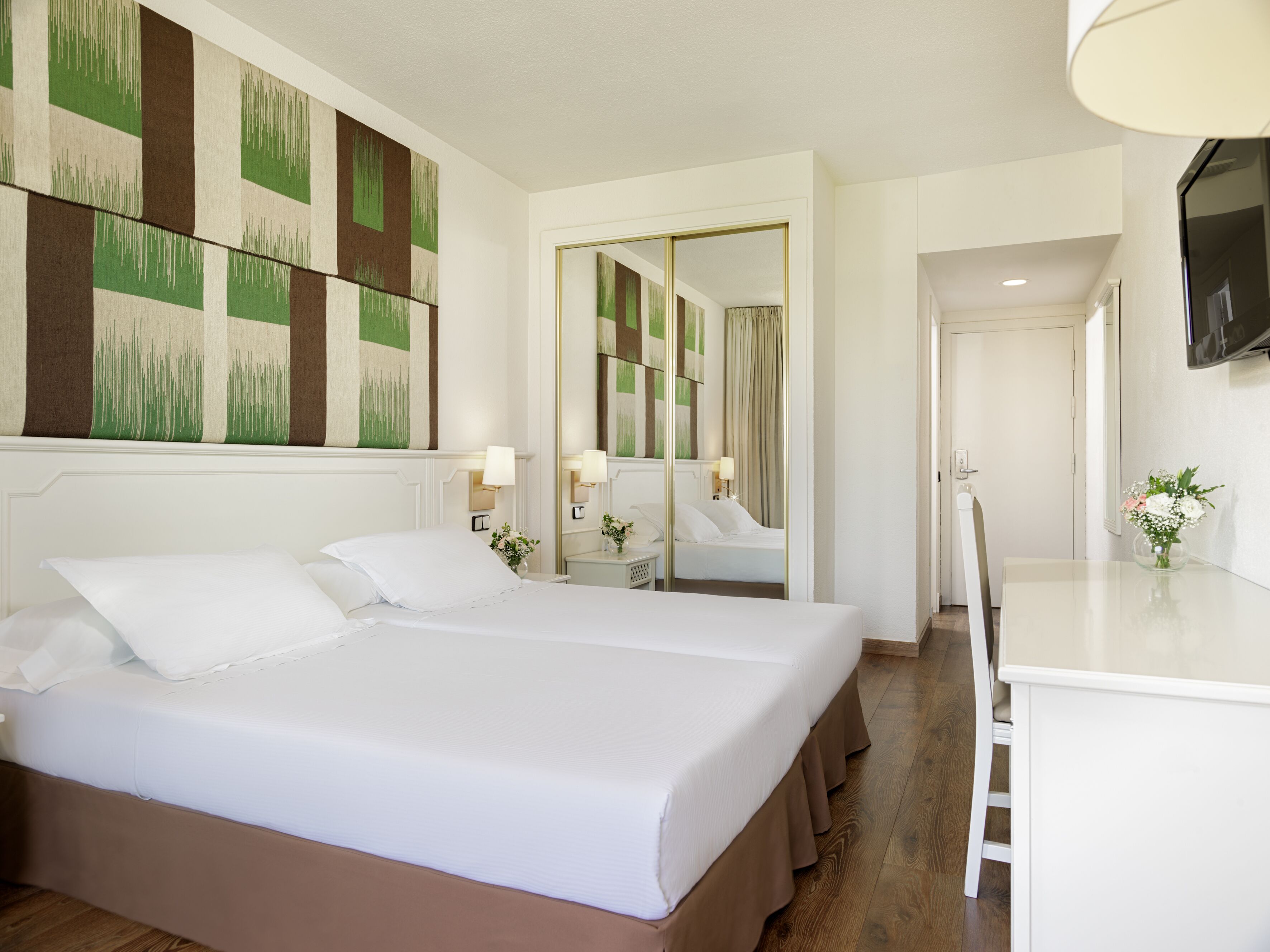 1 bedroom, in-room safe, desk, soundproofing