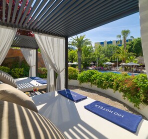 Outdoor pool, sun loungers - H10 Salou Princess (Salou)