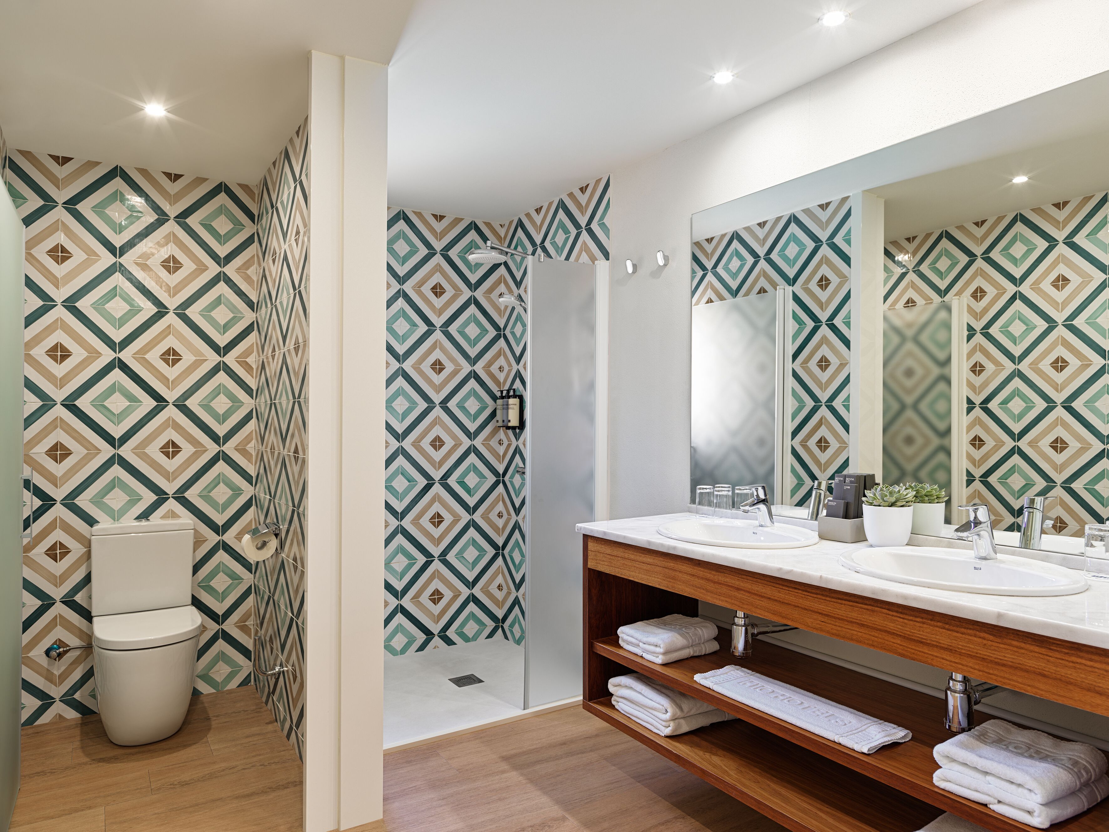 eco-friendly toiletries, hair dryer, towels