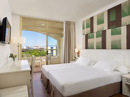 Caja de seguridad en la habitación y escritorio 